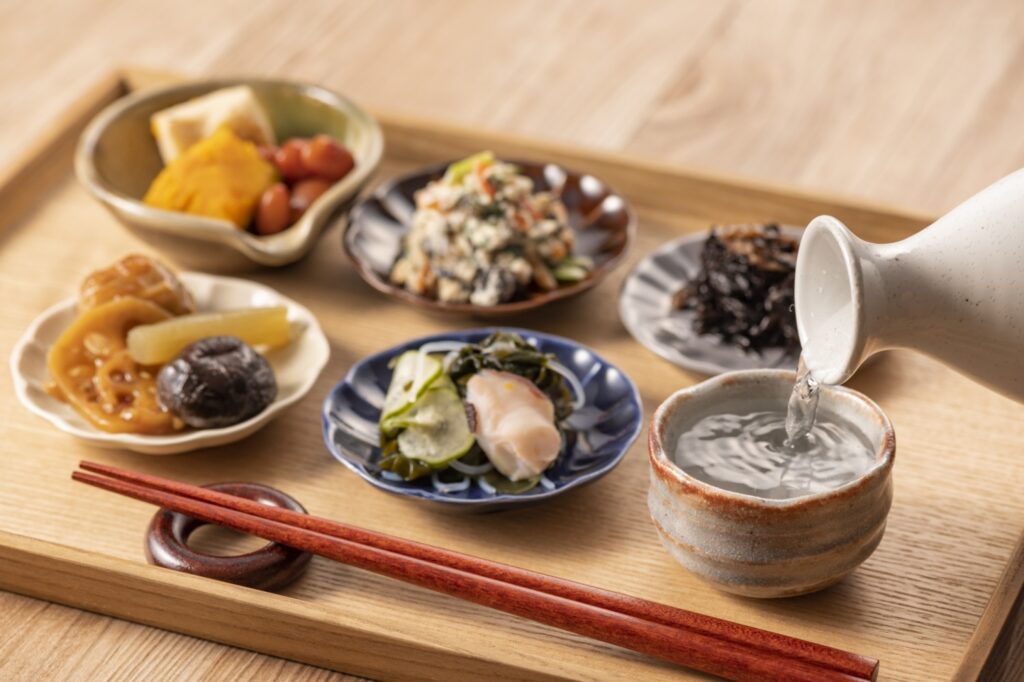 熊本・人吉の旅を贈る。球磨焼酎好きに喜ばれる「間違いない」お取り寄せおつまみ5選